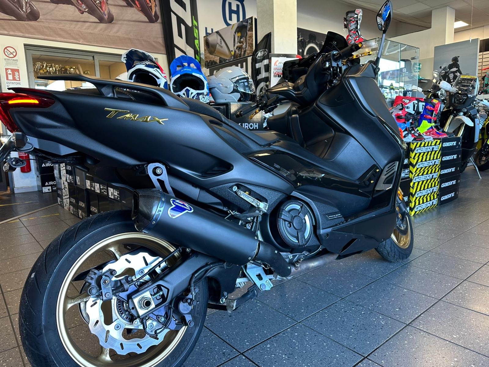 YAMAHA T-MAX 560