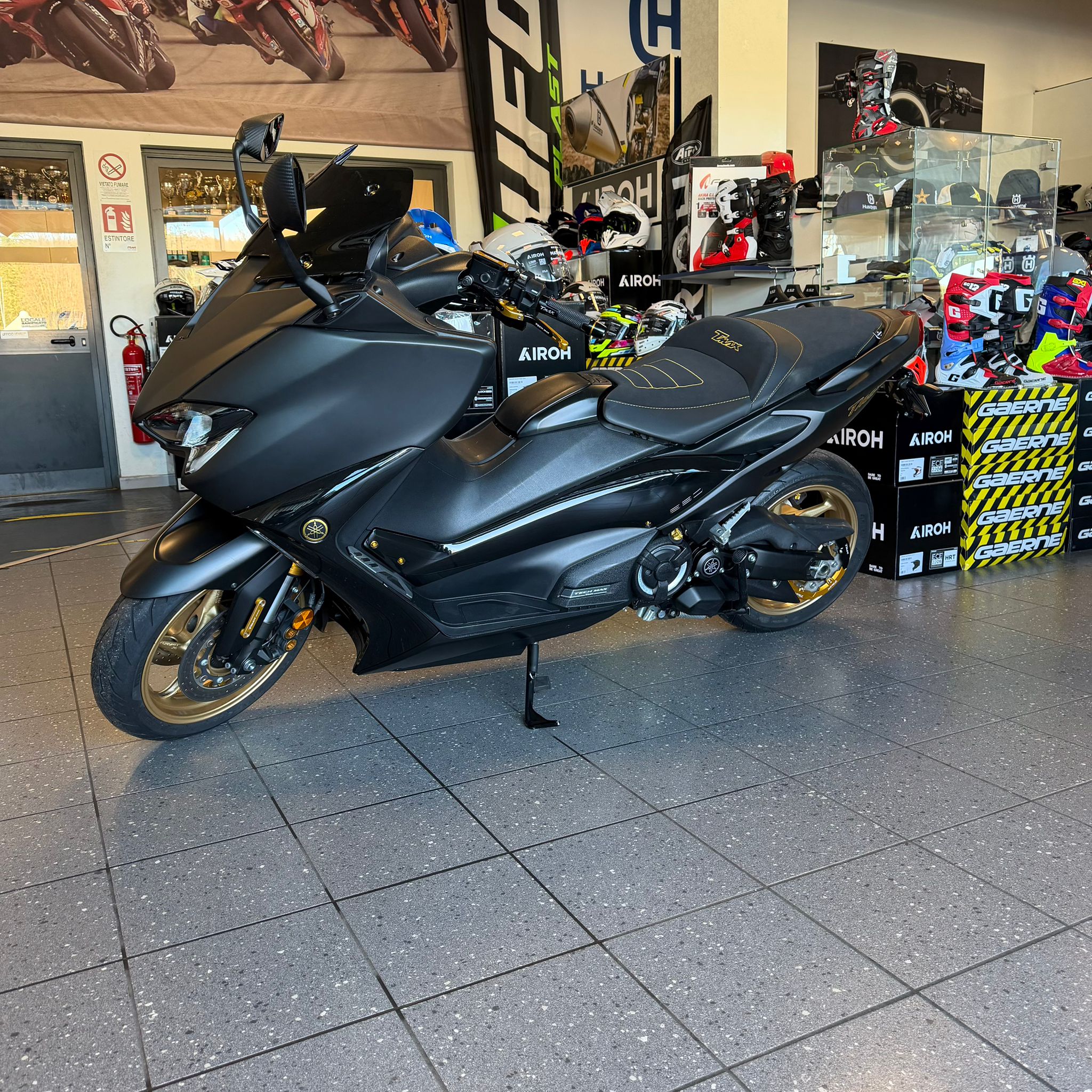 YAMAHA T-MAX 560