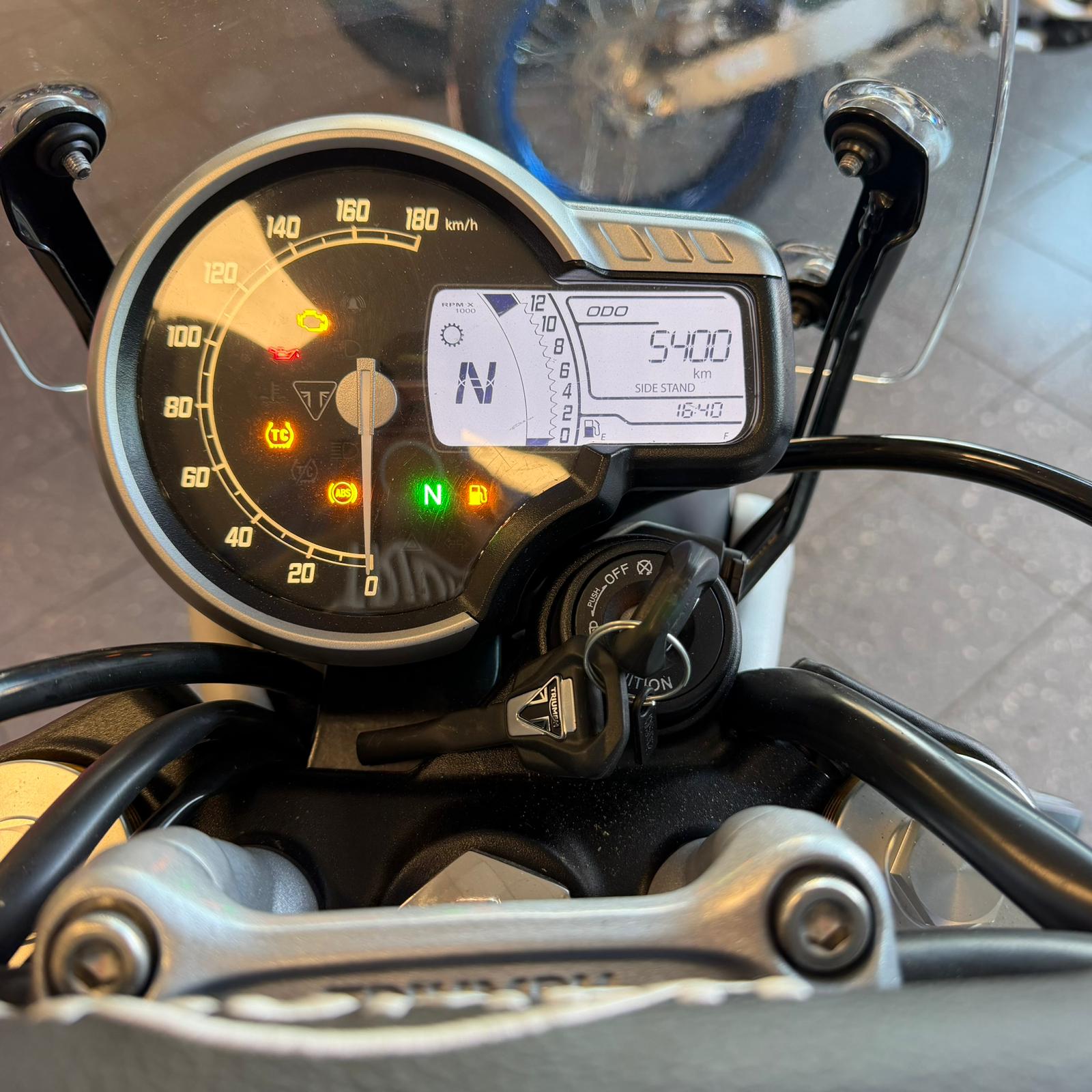 TRIUMPH SCAMBLER 400 X