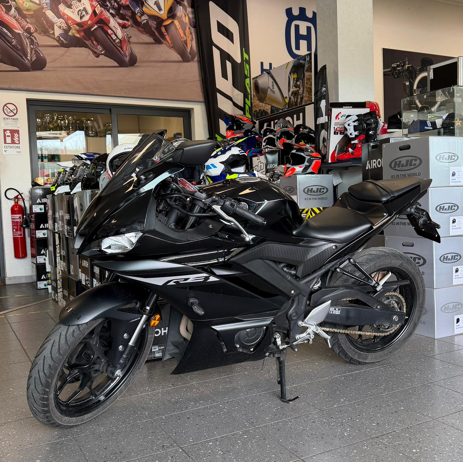 YAMAHA YZF R3