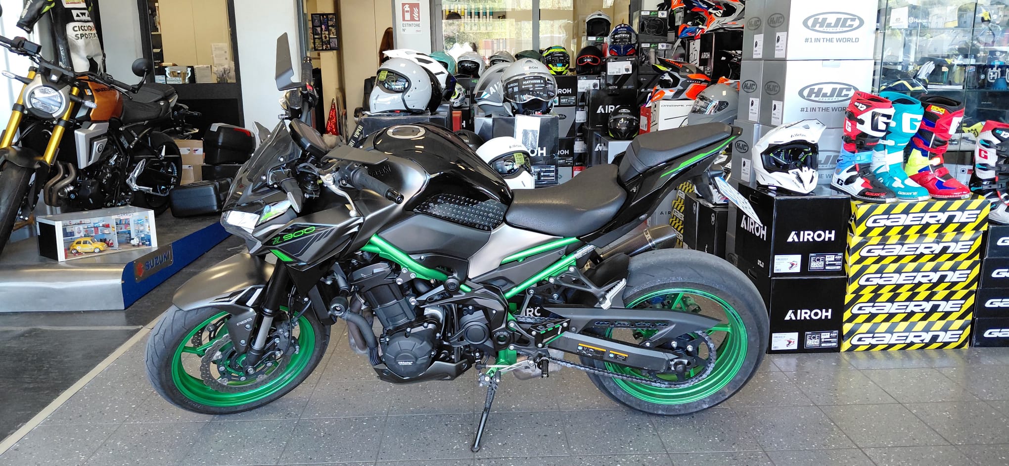 KAWASAKI Z900