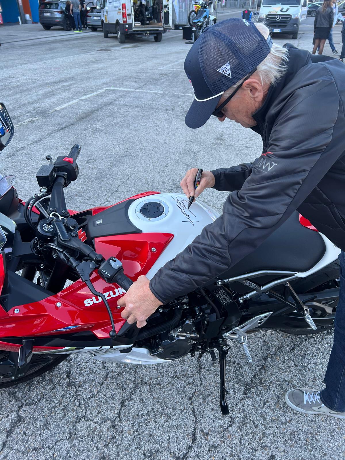 SUZUKI GSX-8 R SPECIAL EDITION