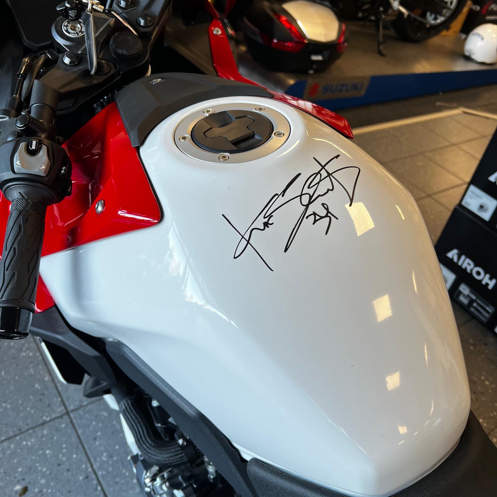 SUZUKI GSX-8 R SPECIAL EDITION