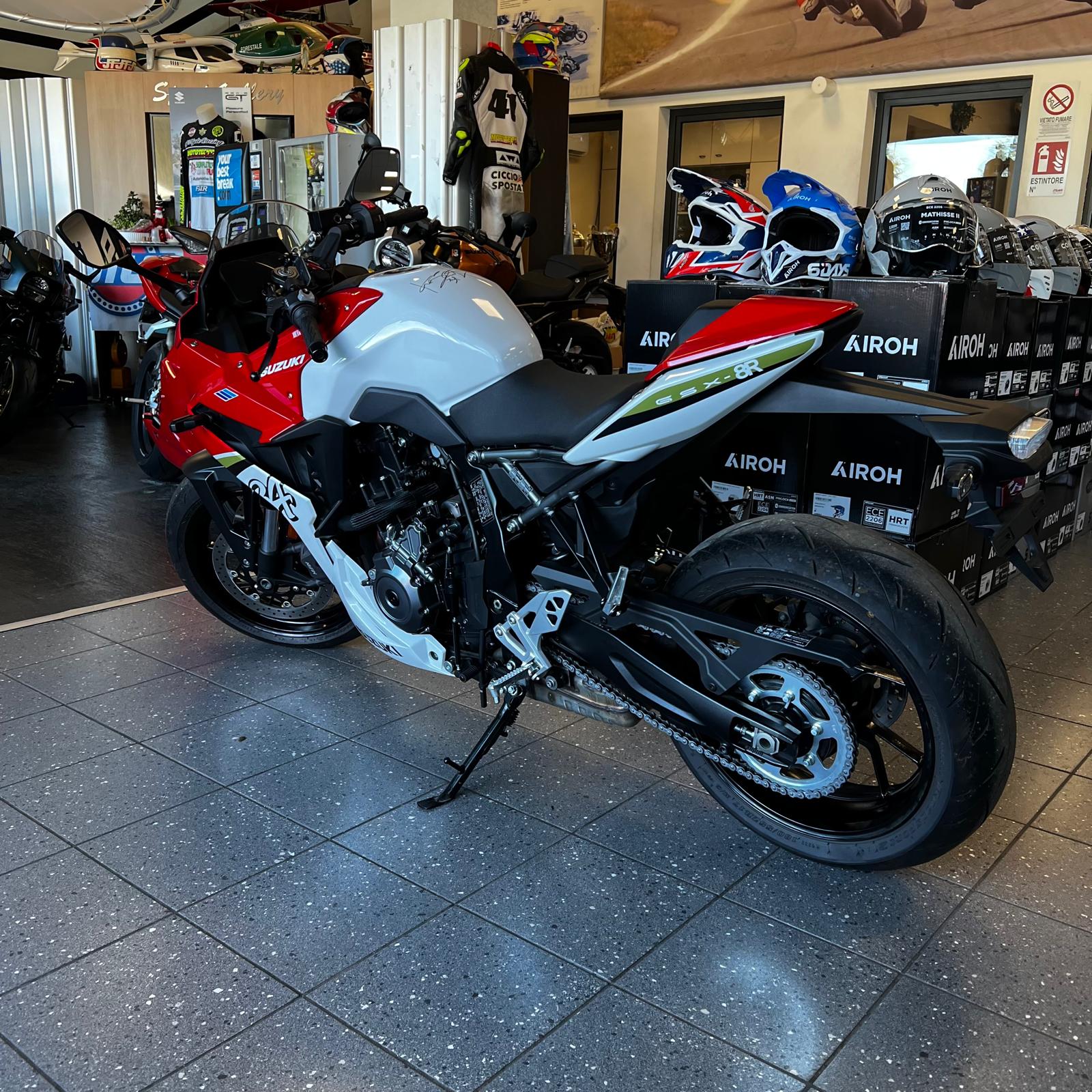 SUZUKI GSX-8 R SPECIAL EDITION